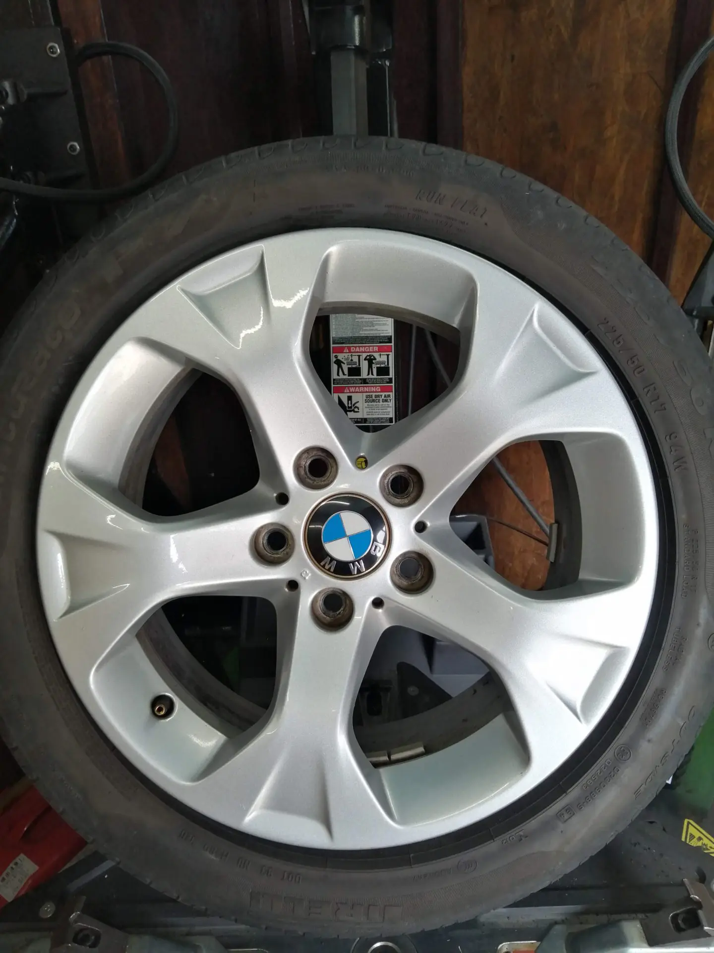 ランフラットタイヤ 組み換え致しました 梶原タイヤ 山梨県 中央市 タイヤ交換 組み換え パーツ取付 バイク修理